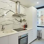Apartment Spacious Center Of Montmartre