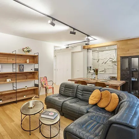 Spacious Center Of Montmartre Apartment Paris